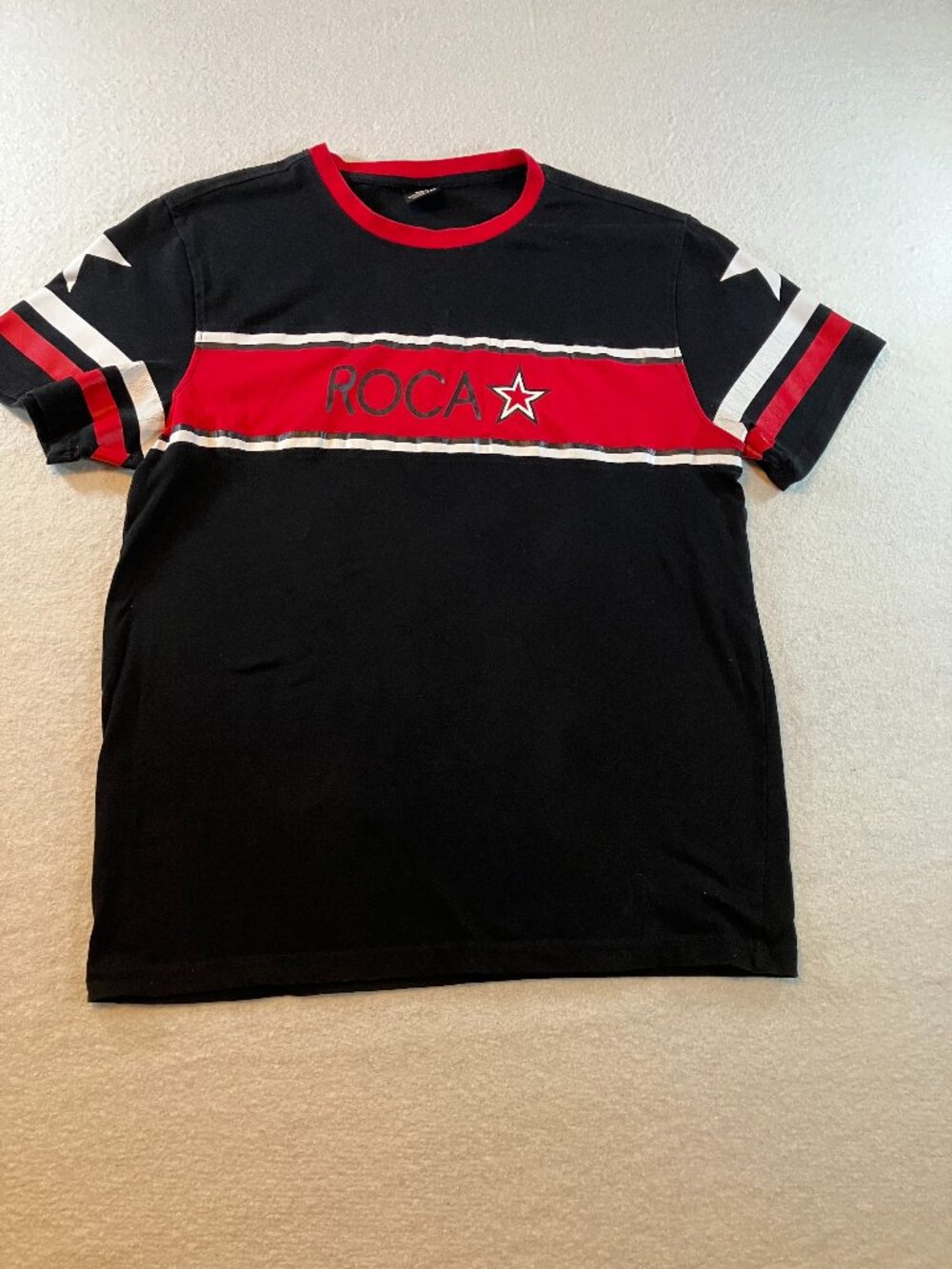Rocawear Men's Black and Red Graphic Shirt Size XL